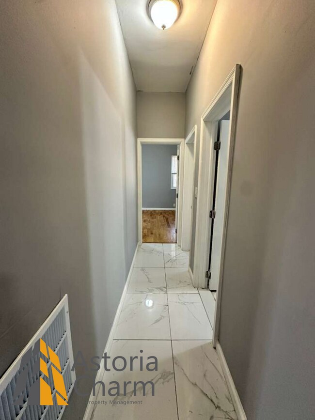 Building Photo - 3004 Clifton Ave