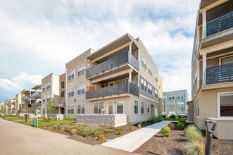 Building Photo - 754 W Blue Magic Ln