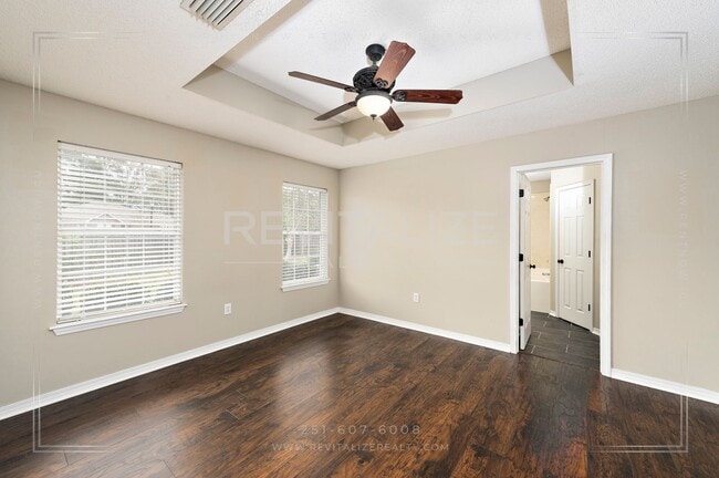 Building Photo - Gorgeous 3 Bed 2 Bath Brick Cottage on Corner Lot