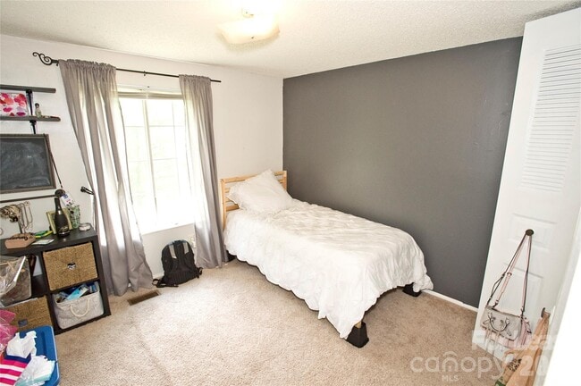 Building Photo - 1635 Van Dyke Dr