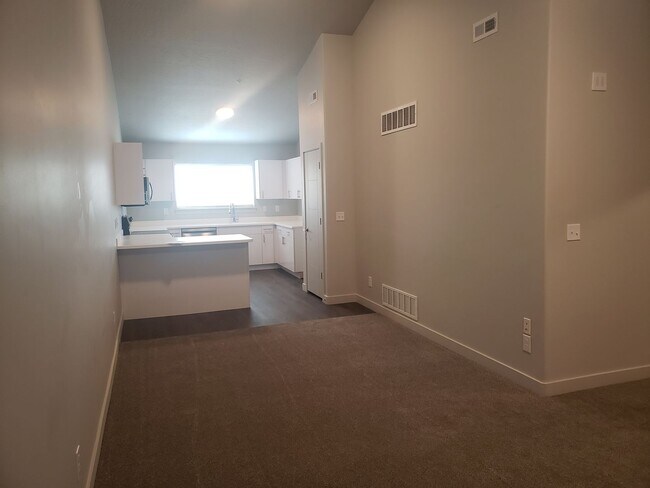 Building Photo - 2 bed 1 bath in Springville