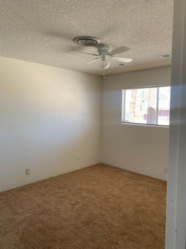 Building Photo - Three Bedroom Home in Beautiful Neighborhood