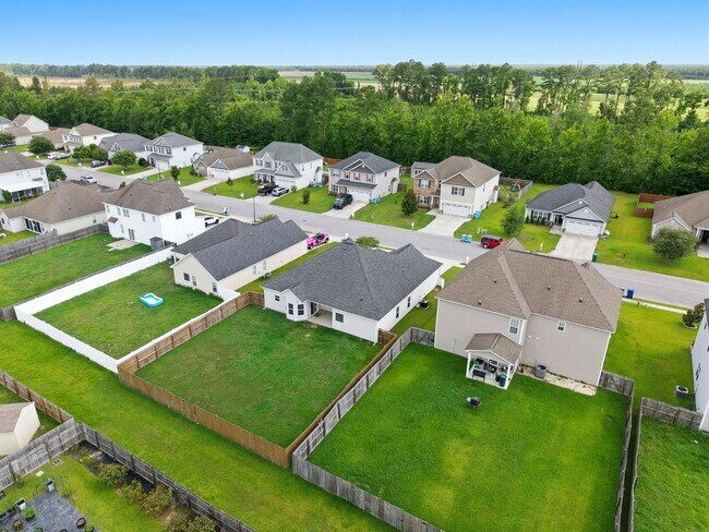 Building Photo - Welcome to Carolina Plantations!