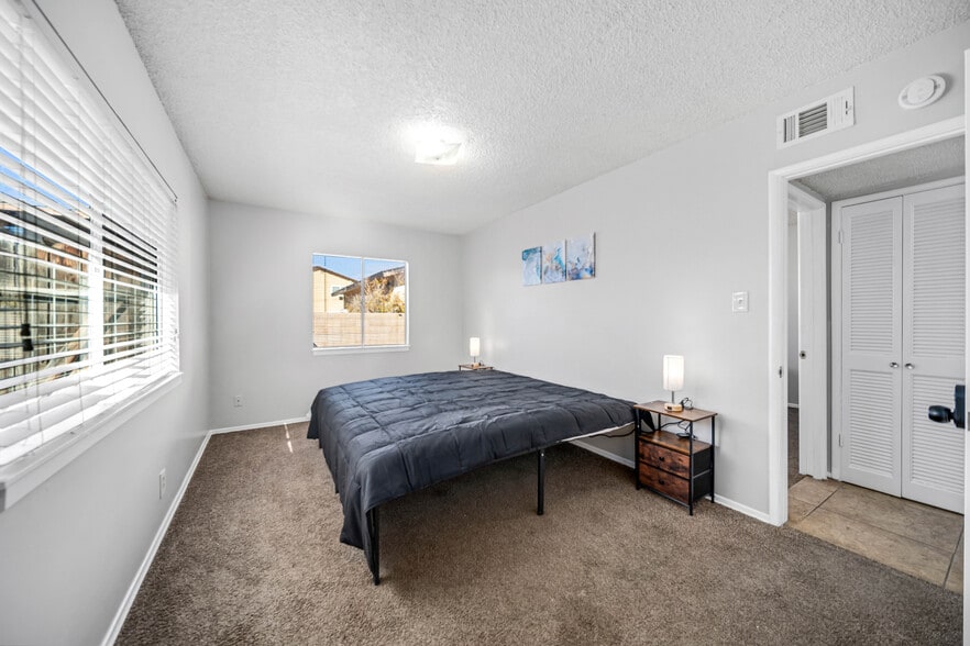 Building Photo - 45426 10th St W