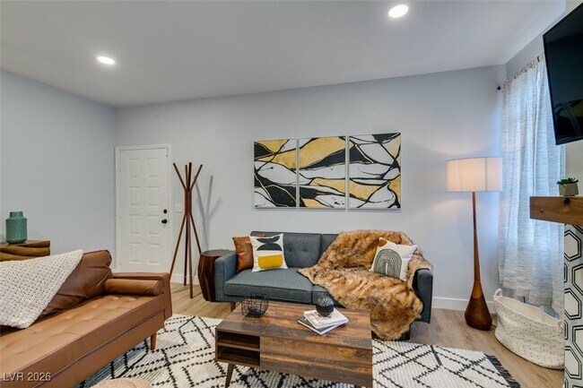 Building Photo - 75 N Valle Verde Dr