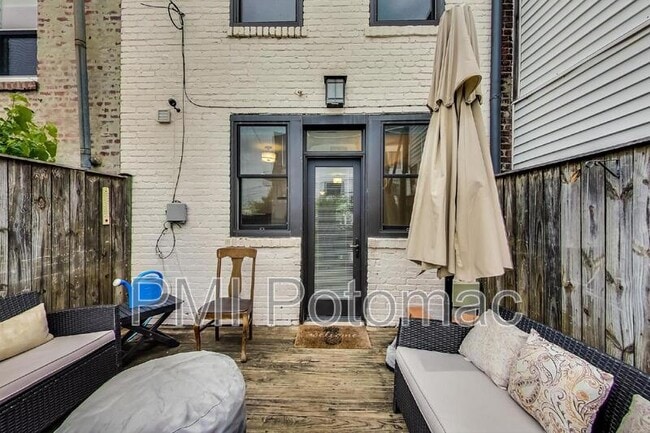 Building Photo - 1749 L St NE