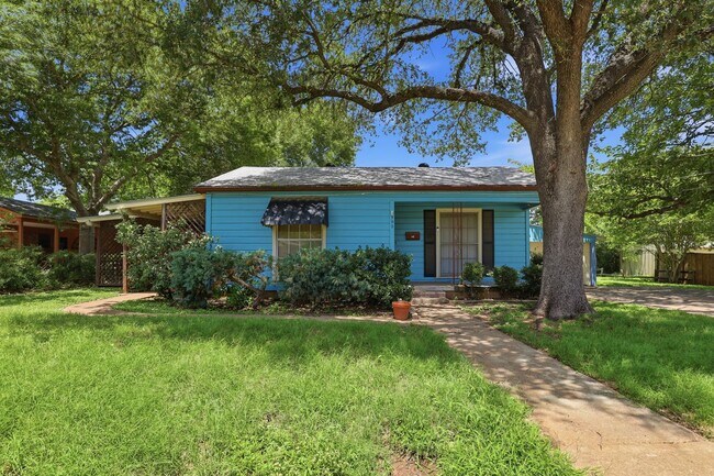 Building Photo - Great in Granbury