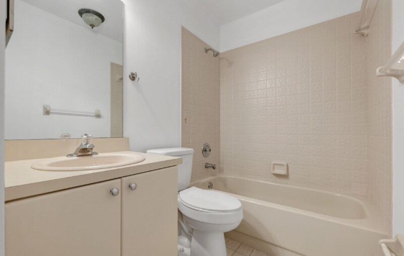 Building Photo - 160 SE 7th St