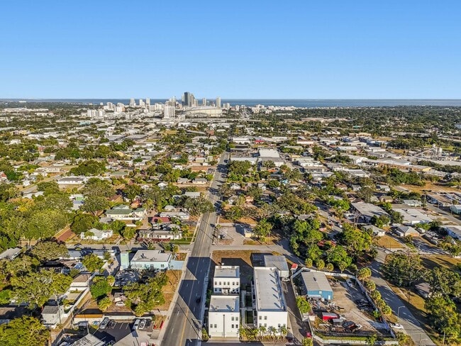 Building Photo - Modern Townhome For Lease in downtown St Pete and Warehouse Arts District
