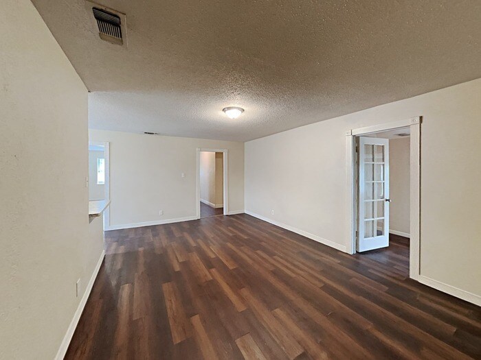Building Photo - 818 Rea Ave