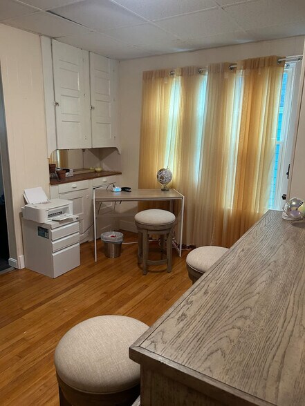 Building Photo - 160 Stafford Ave