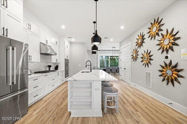 Building Photo - 15 E Queen Palm Dr
