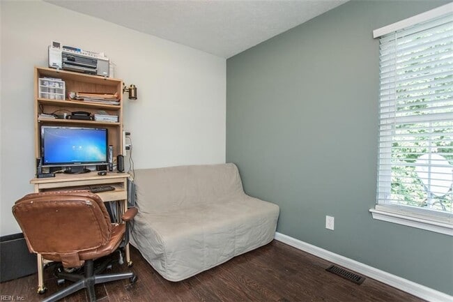 Building Photo - 1678 Skiffes Creek Cir