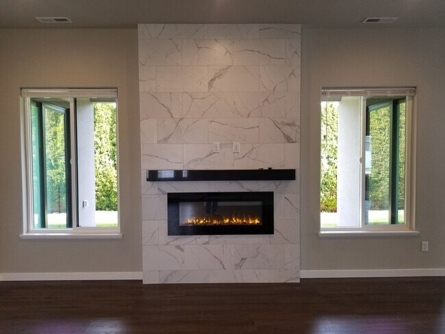 Building Photo - West Valley 3 bedroom 3 Car Garage Custom ...