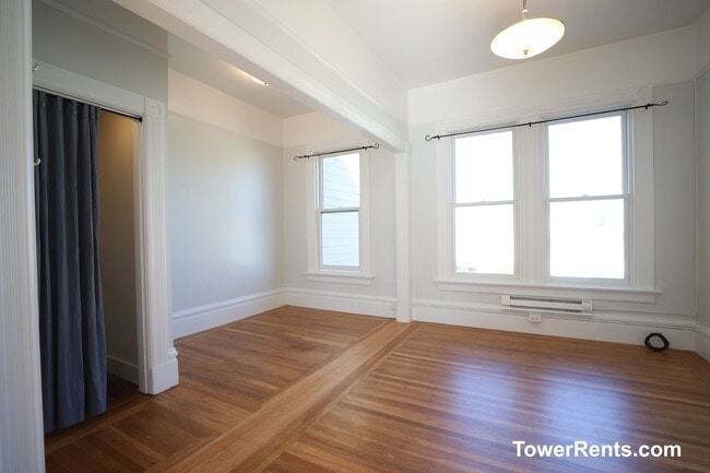 Building Photo - 38A Sharon St