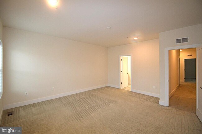 Building Photo - 44878 Tiverton Sq