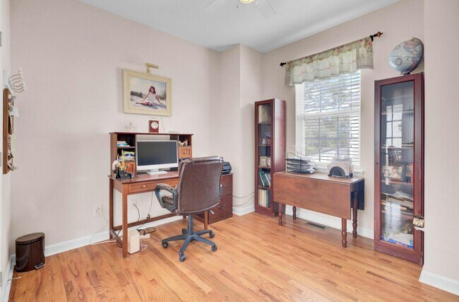 Building Photo - 1428 Bloomingdale Ln