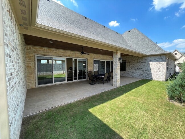 Building Photo - 2405 Vineyard Dr