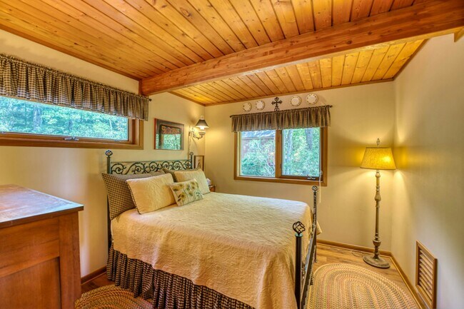 Building Photo - 402 Wilderness Dr