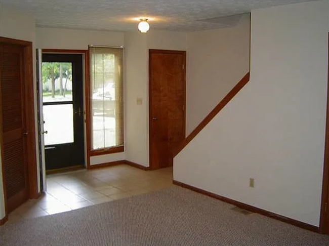 Building Photo - 3 Bedroom, 2.5 Bath Townhouse in Beavercreek!