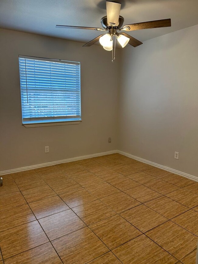 Building Photo - 1800/1802 San Rafael