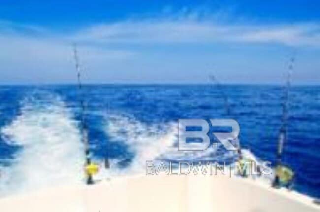 Building Photo - 20050 Oak Rd E