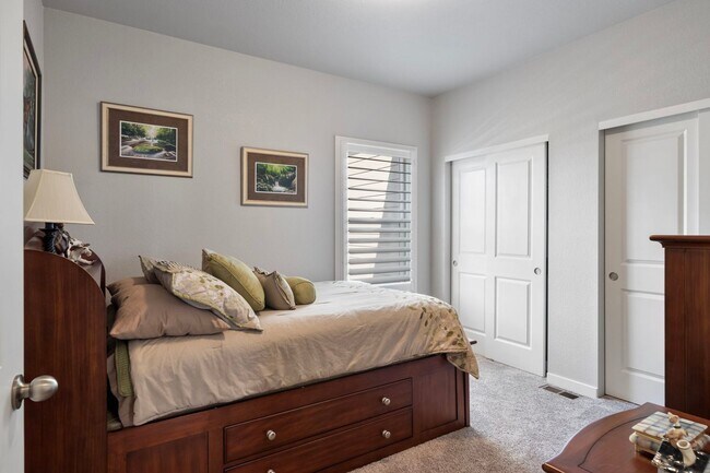 Building Photo - Gorgeous 5 Bed 3 Bath Home in North Loveland!