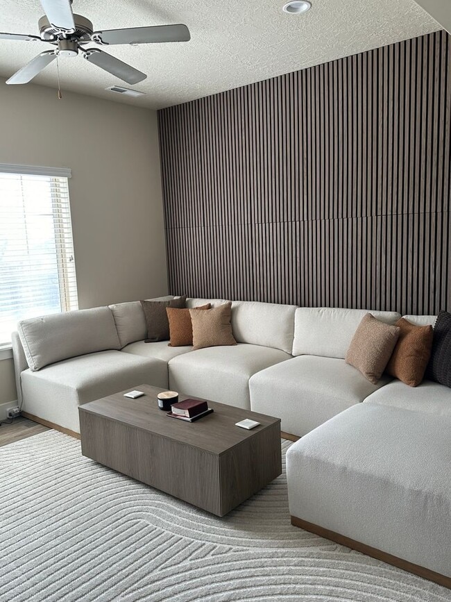 Building Photo - Spacious 3 Bed Townhome - Provo Slate Canyon