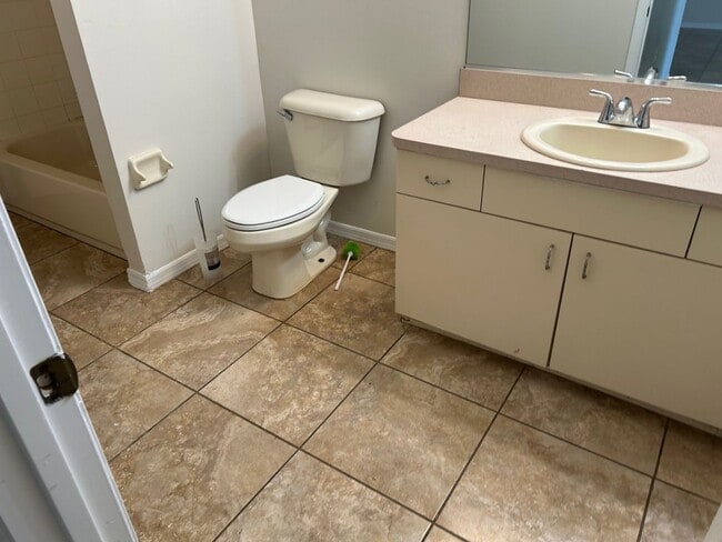 Building Photo - 3/2 Home Marion Oaks