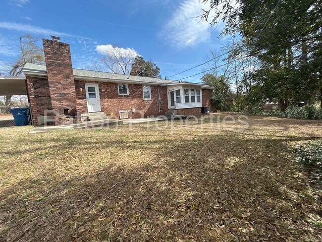 Building Photo - Saluda Gardens Home