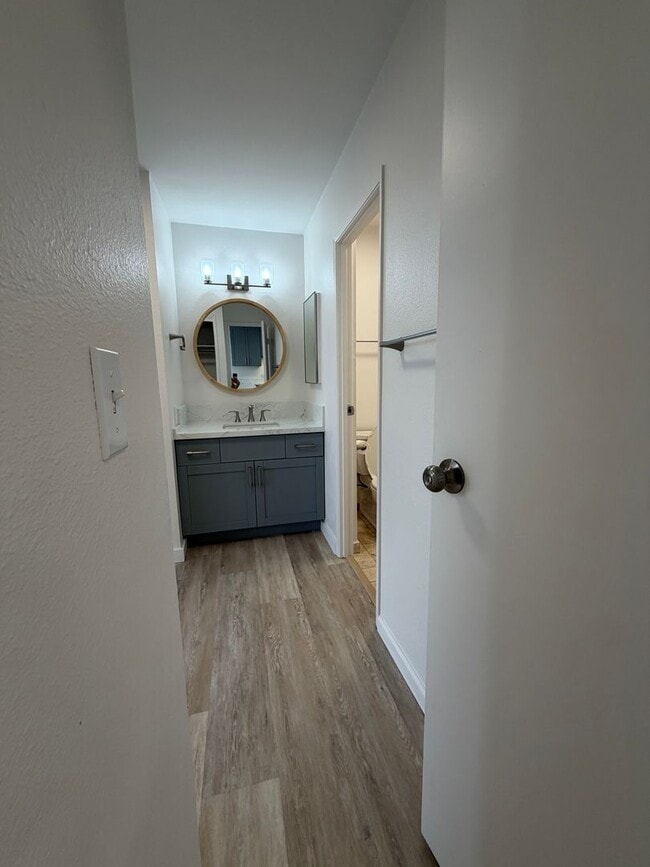 Building Photo - $2300 NEWLY RENOVATED 1BR/1BA/1PKG Kukui Plaza, Ewa Tower 25th floor