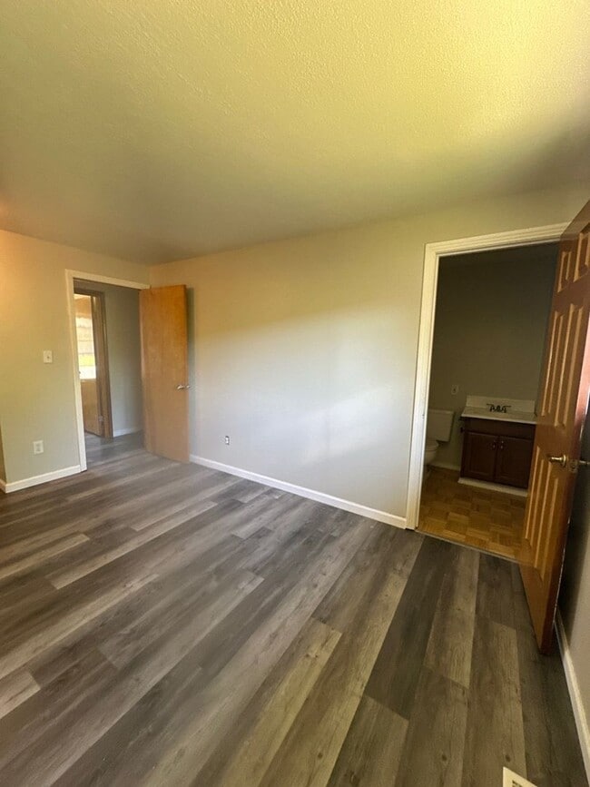 Building Photo - 4321 Myrtlewood Dr