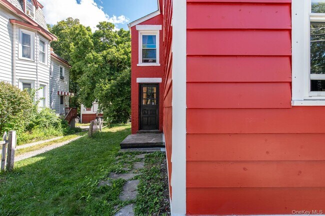 Building Photo - 88 S Hamilton St