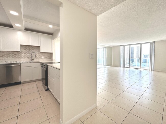 Building Photo - 3800 S Ocean Dr