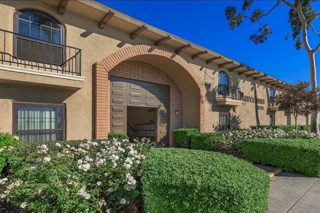 Building Photo - Unit 55 - RENT SPECIAL! 1 Bed 1 Bath Apartment Home in Anaheim, CA