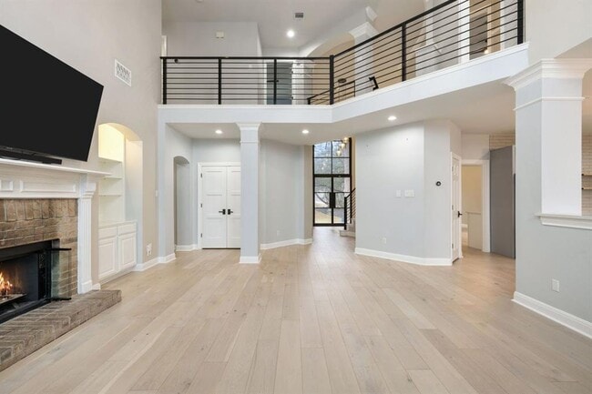 Building Photo - 2137 Rivina Dr