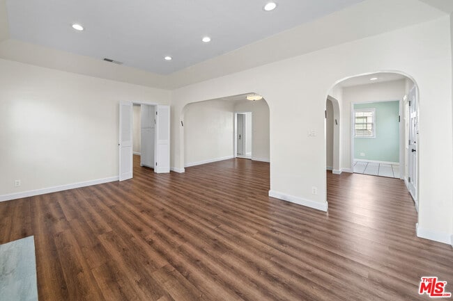 Building Photo - 1453 S Durango Ave