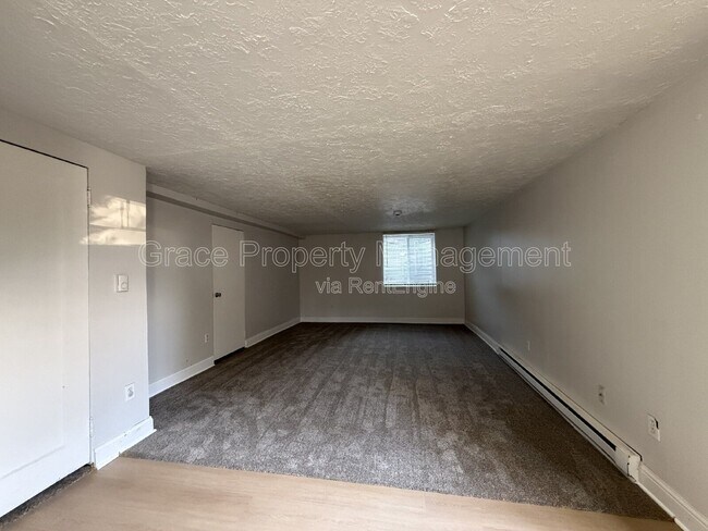 Building Photo - 1952 Oswego St