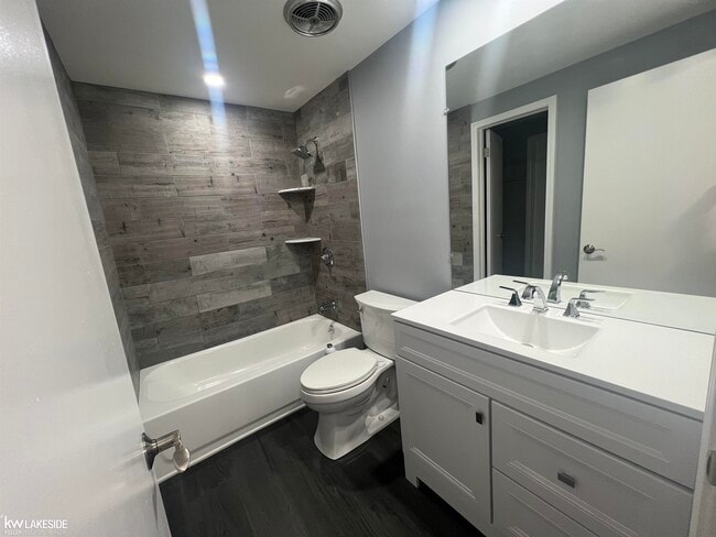 Building Photo - 4460 15 Mile Rd