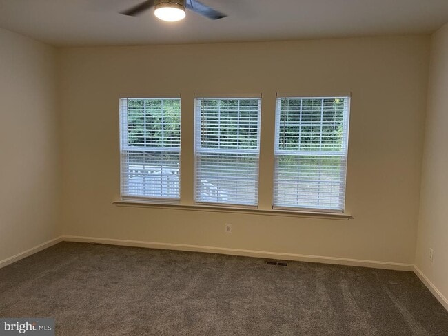 Building Photo - 113 Trails Way