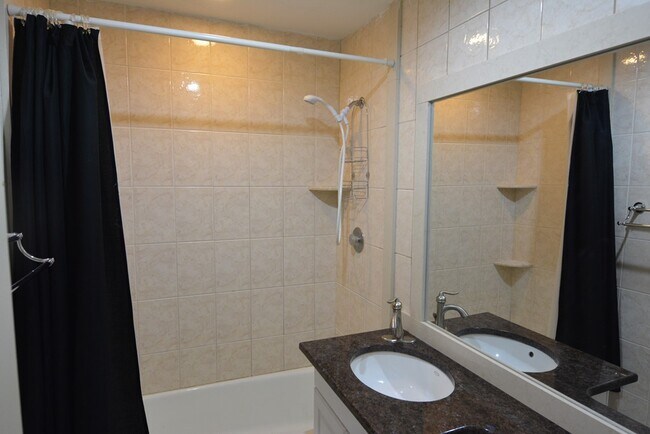 Building Photo - 36 Shrewsbury Green Dr