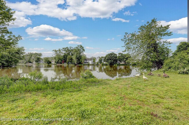 Building Photo - 12 Main St
