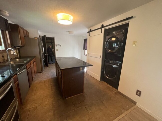 Building Photo - Wonderful single-family home for rent in d...