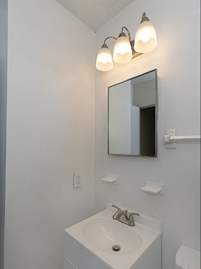 Building Photo - 1029 Amber Dr