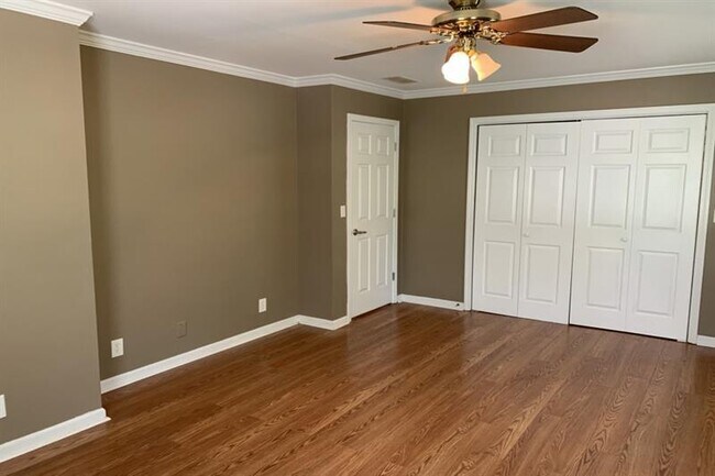 Building Photo - 831 Clairemont Ave