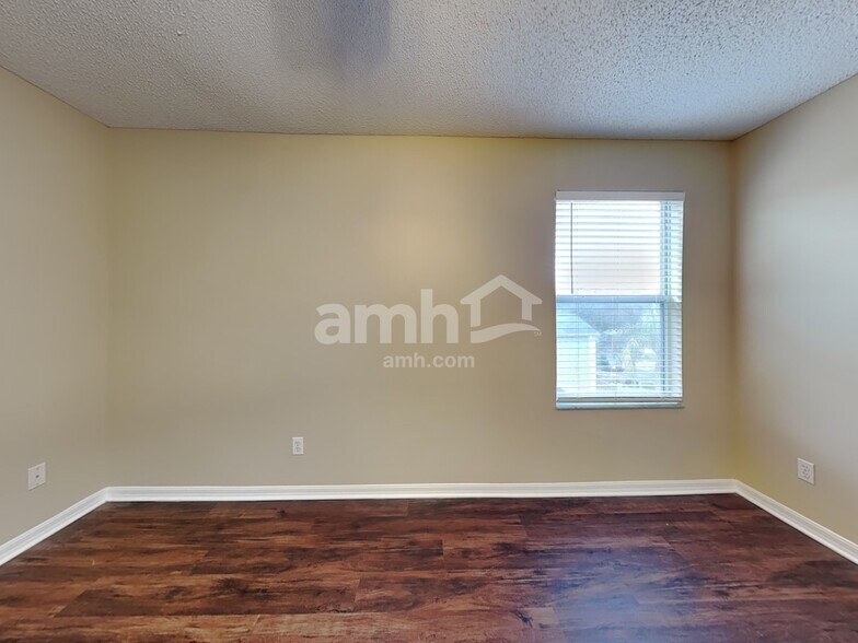 Building Photo - 850 Woodvale St