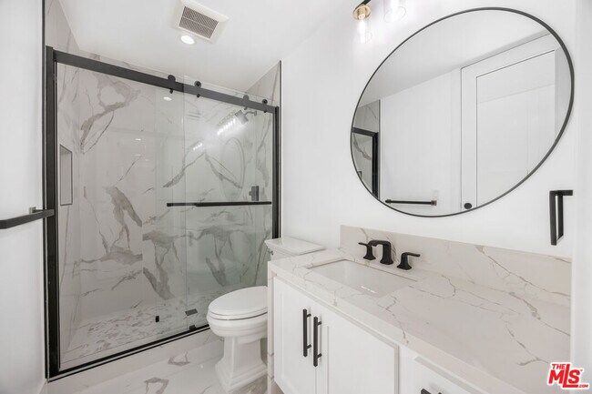 Building Photo - 926 17th St