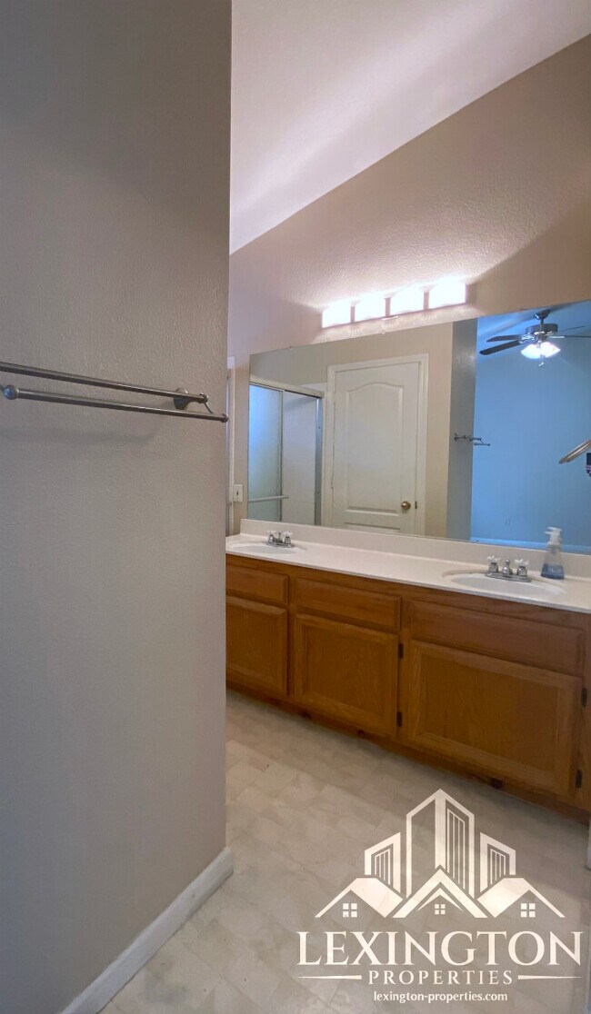 Building Photo - Lovely Updated, 3BD/2BA Home Available in Rocklin, off Stanford Ranch Rd. near Breen Park!