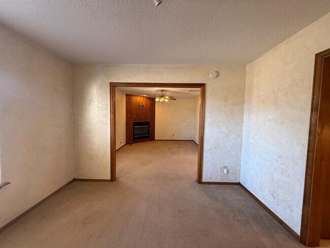 Building Photo - 1940 Ives Way Ln