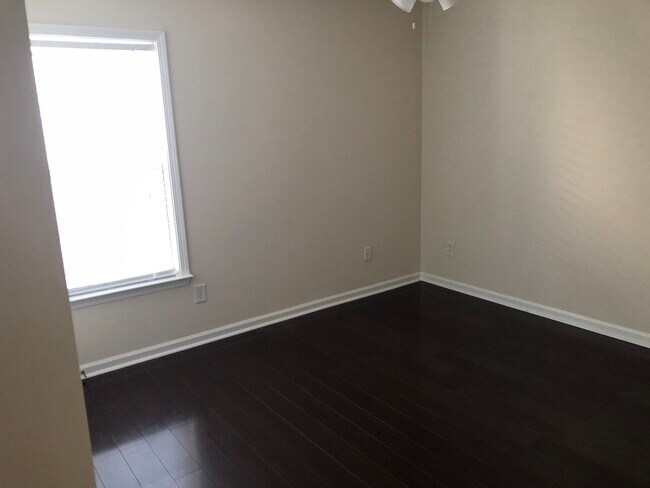 Building Photo - 908 Wendlebury Ct